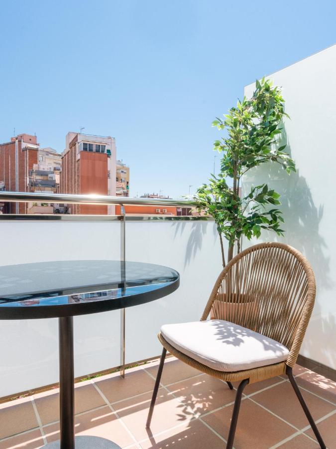 limehome Barcelona Carrer de Besalú 82 Exterior foto